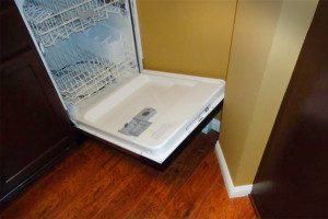 common-remodeling-mistake-dishwasher-door_a07c8cec89c055745e7b48738c81990e_3x2_jpg_570x380_q85