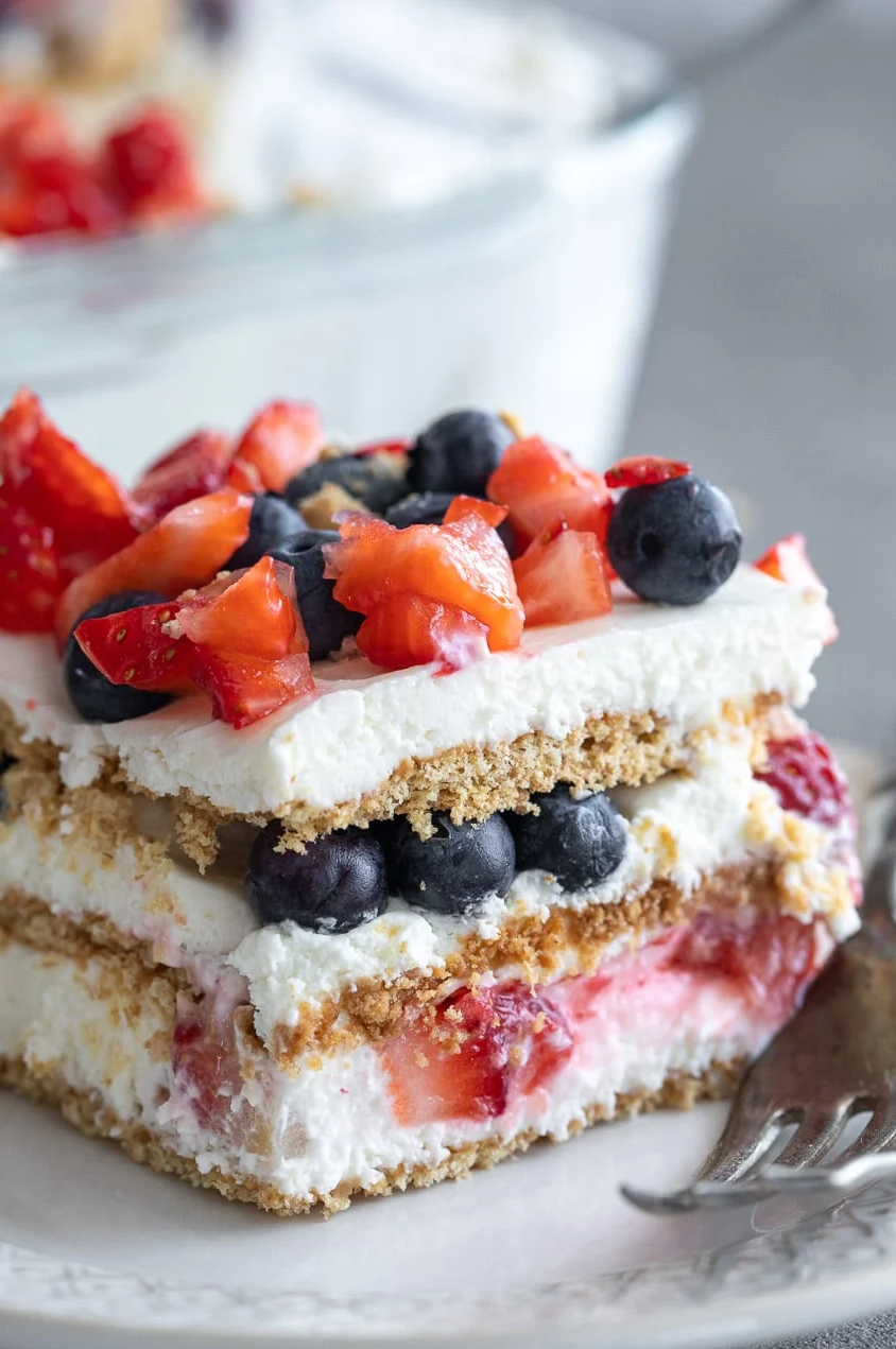 Easy Berry Icebox Cake