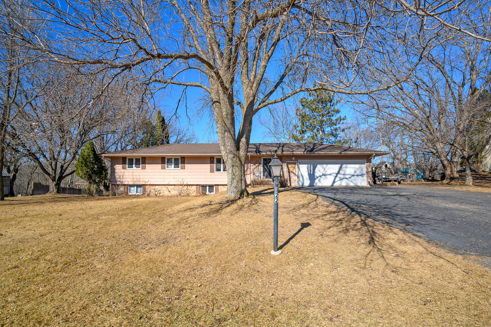01 122 Hillcrest Rd1 mls