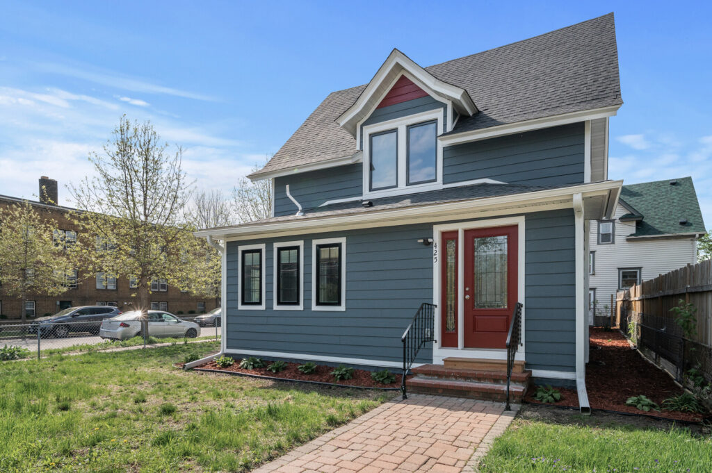 01 425 E 36th St1 mls