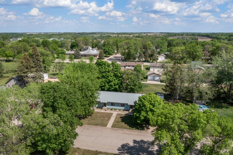 310 Holmes Ave, Brandon 1 1 310 Holmes Ave