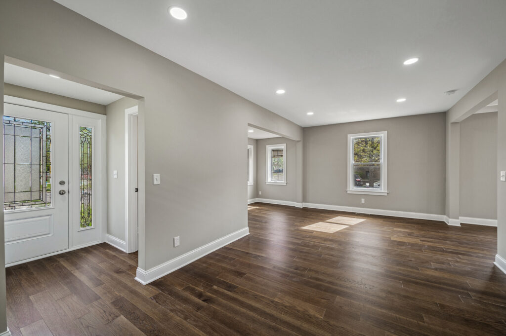 10 425 E 36th St10 mls