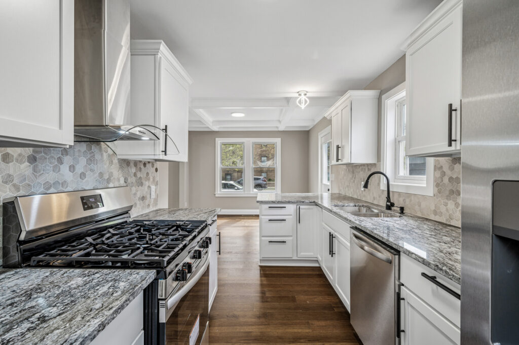 22 425 E 36th St20 mls
