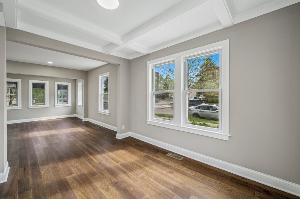24 425 E 36th St22 mls