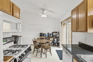 25_1980_Downing_Ave25_mls