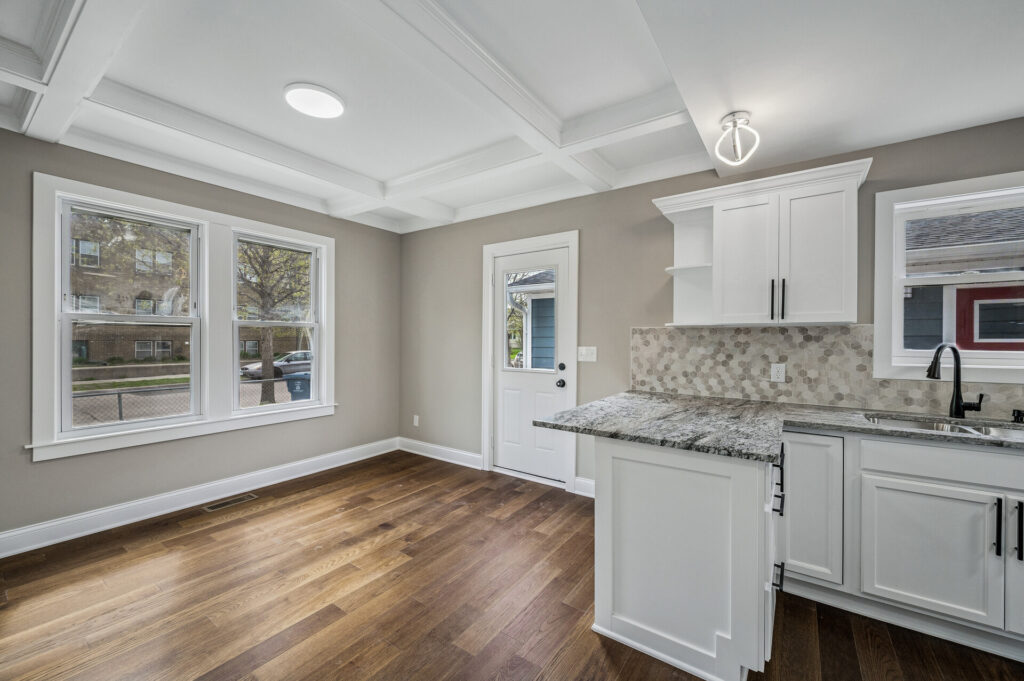 25 425 E 36th St23 mls