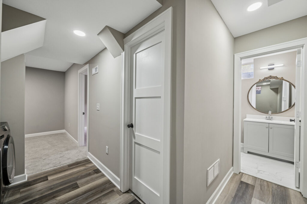26 425 E 36th St24 mls