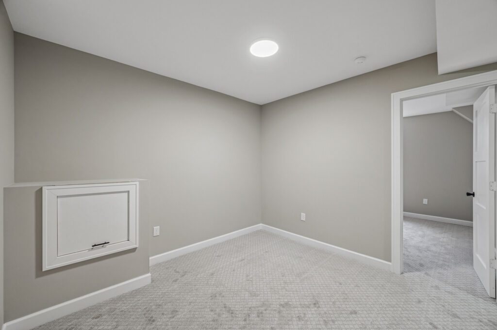 30 425 E 36th St28 mls