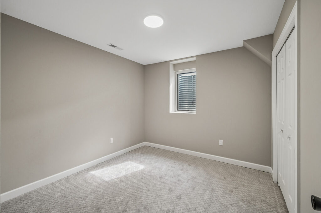 33 425 E 36th St30 mls