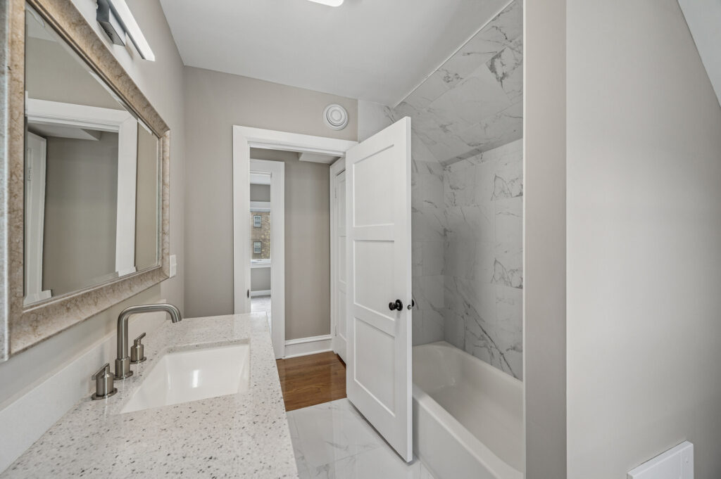 37 425 E 36th St33 mls