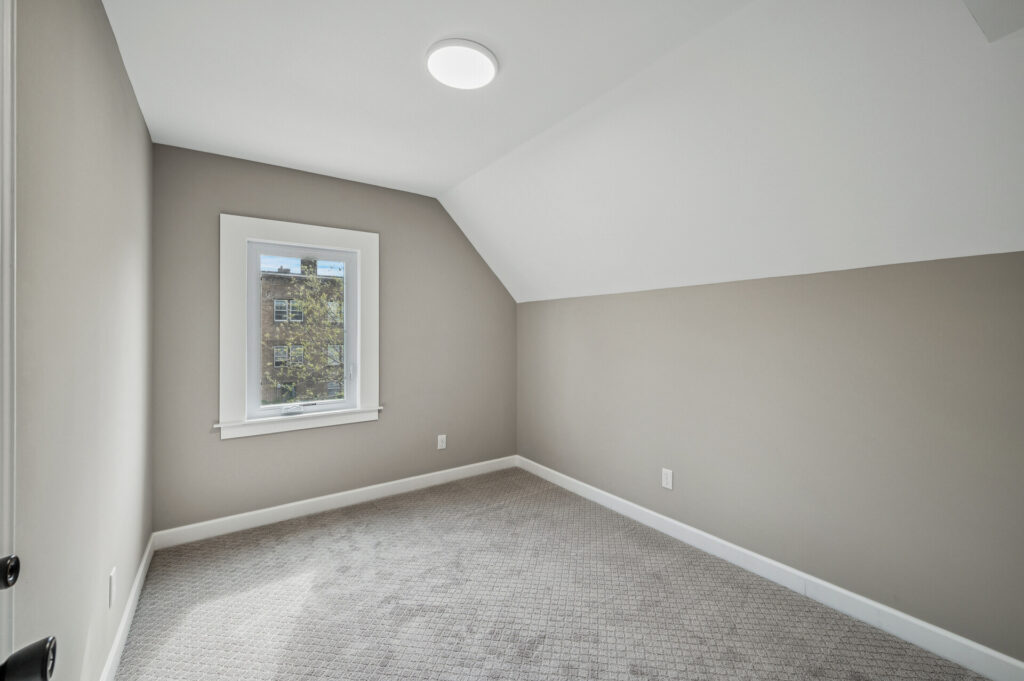 38 425 E 36th St34 mls