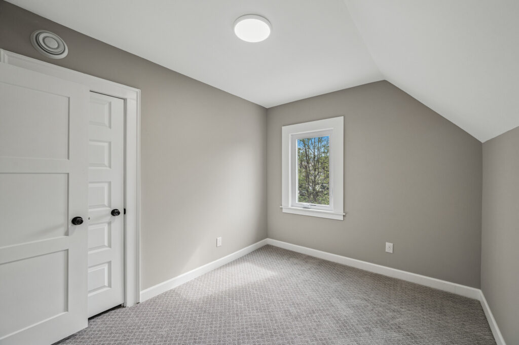 40 425 E 36th St35 mls