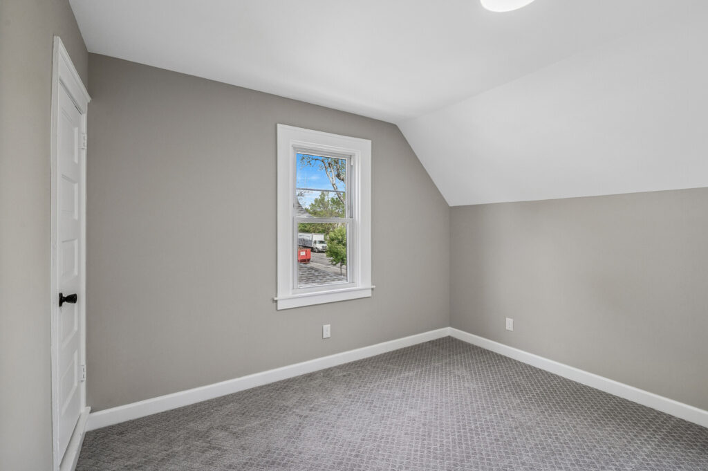 44 425 E 36th St39 mls