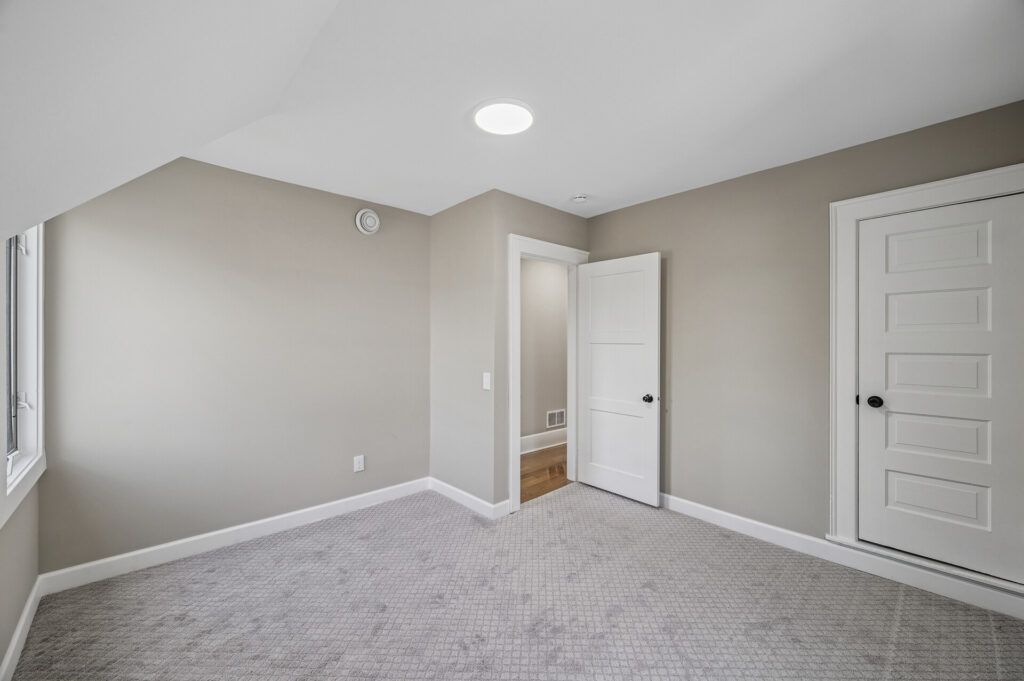 45 425 E 36th St40 mls