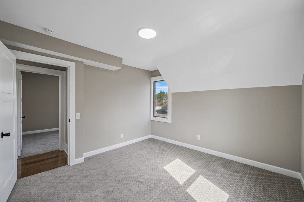 49 425 E 36th St43 mls