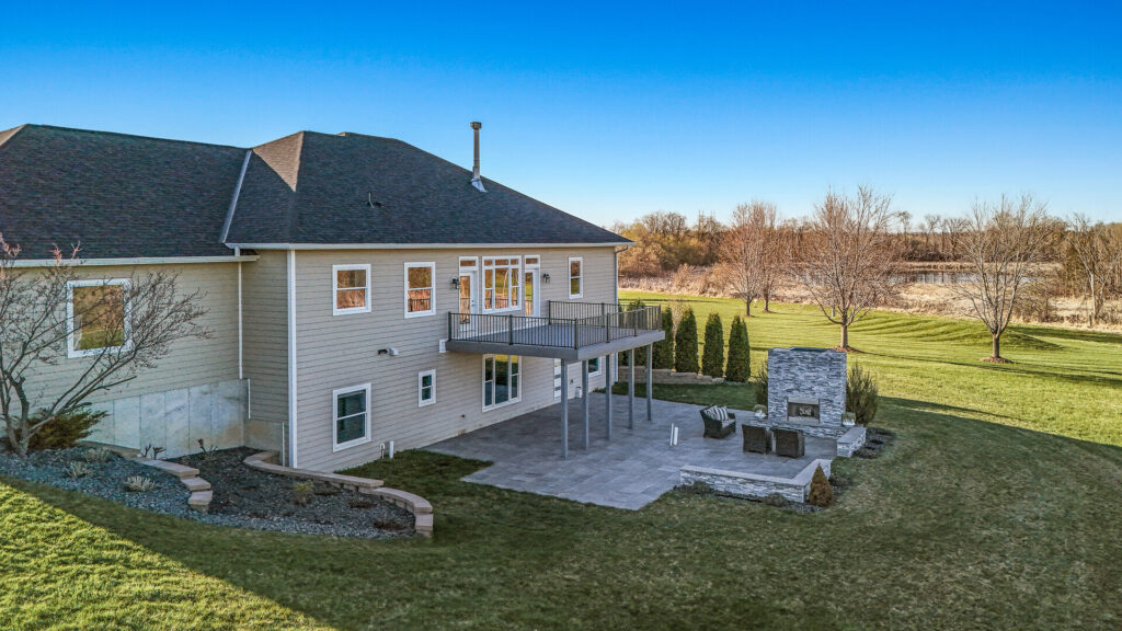 76 10906 Whitetail9 mls