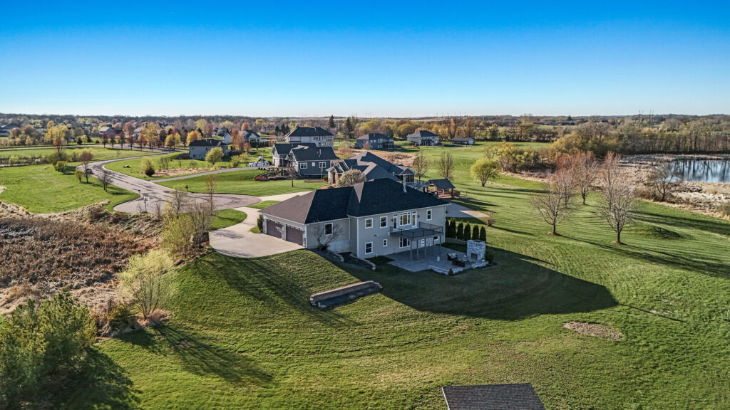 79 10906 Whitetail12 mls