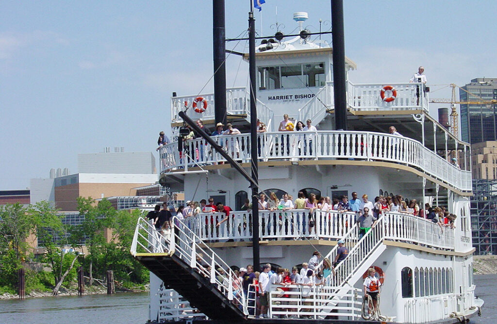 1St. Croix Padelford Riverboat Cruises